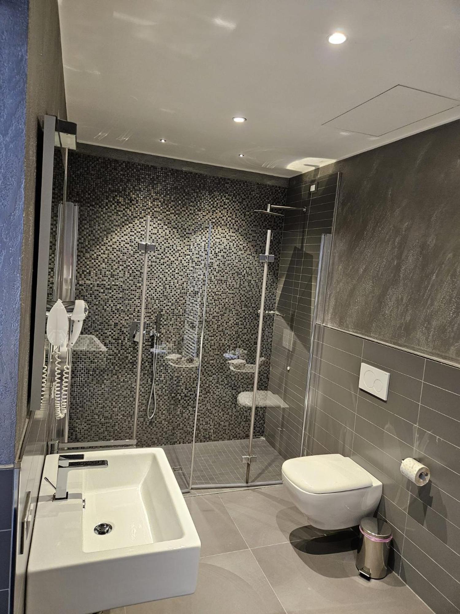 Prima Fila Premium Guest House Sanremo Exterior foto